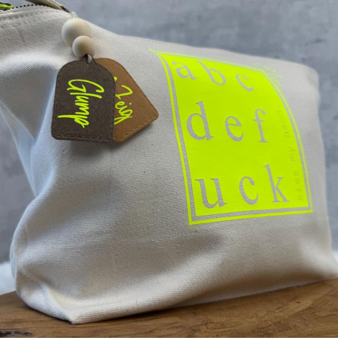 Plotterdatei Kiss my neon auf Canvas Beauty Bag in Neonfolie Plotterdatei Kiss my neon auf Canvas Beauty Bag in Neonfolie