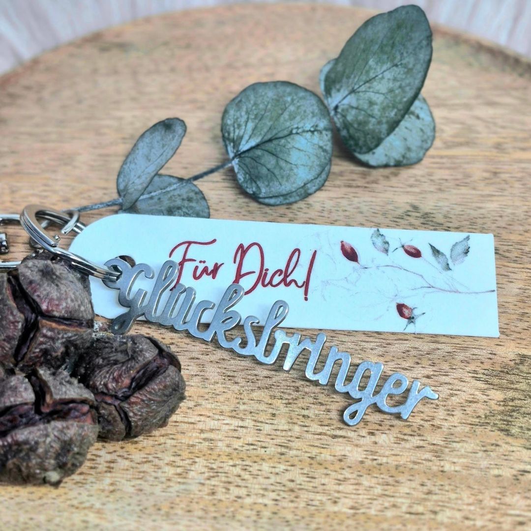 Schlüsselanhänger aus Designpapier Cozy Winter verziert mit kreativIron Cozy Winter Schlüsselanhänger aus Designpapier Cozy Winter verziert mit kreativIron Cozy Winter