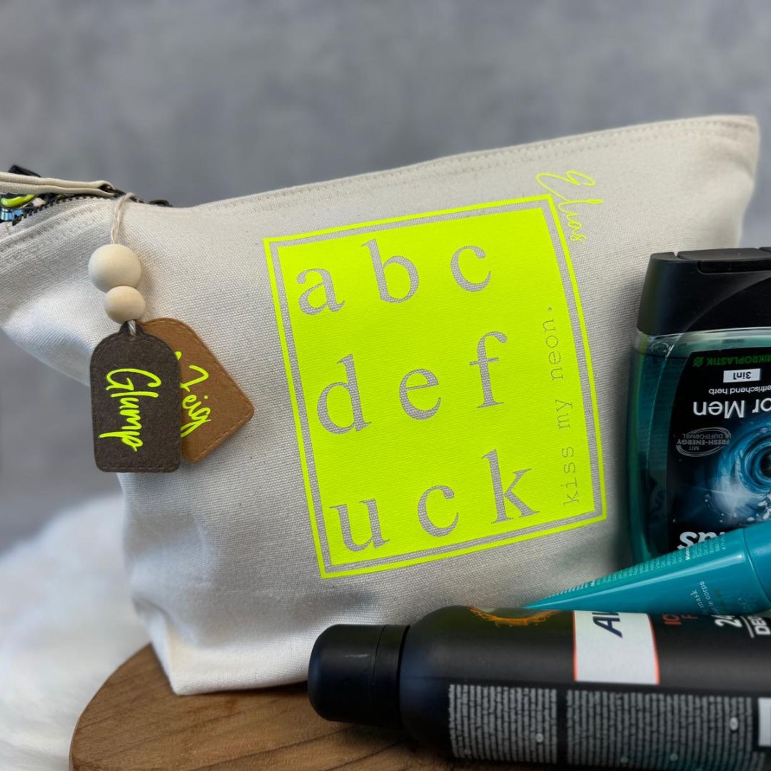 Plotterdatei Kiss my neon auf Canvas Beauty Bag in Neonfolie Plotterdatei Kiss my neon auf Canvas Beauty Bag in Neonfolie