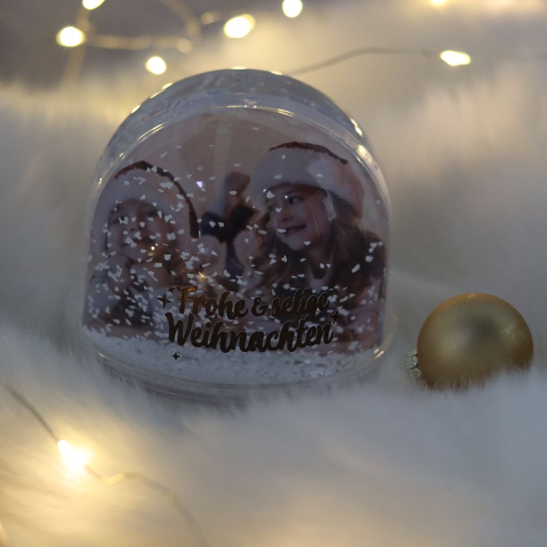 Designbeispiel Wia Embossed Frohe Weihnachten auf Fotokugel