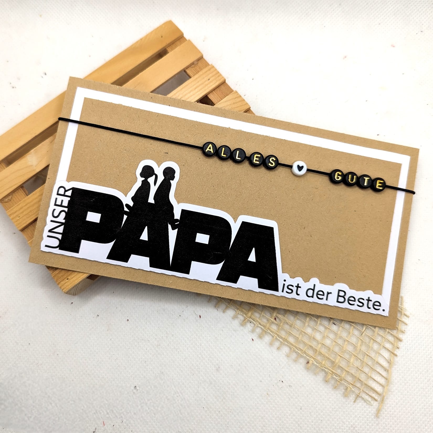 Designbesipiel Plotterdatei PAPA - ist der Beste auf Glückwunschkarte aus Kraftpapier