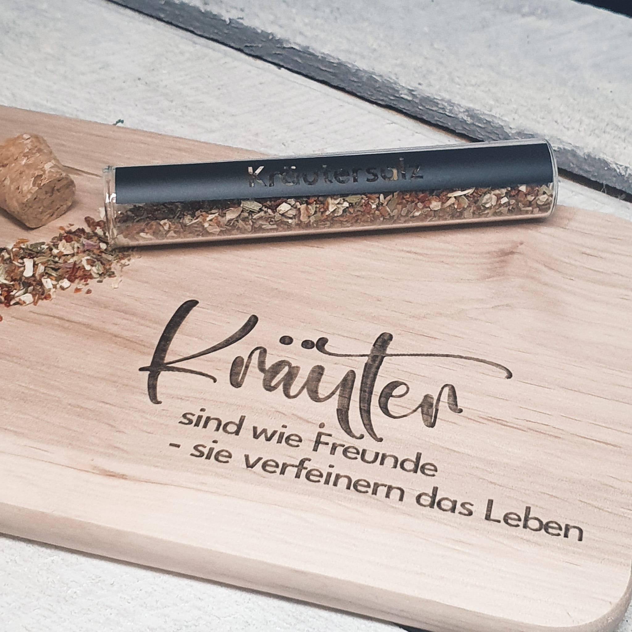 Brotzeitbrett aus Holz belasert  mit Spruch aus Plotterdatei Spicy Summer