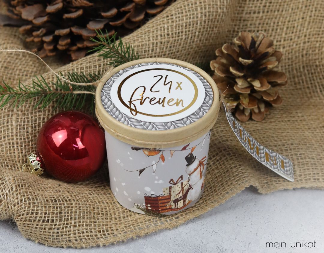 Paper Cup mit der Aufschrift 24x freuen und weihnachtlich gebastelt